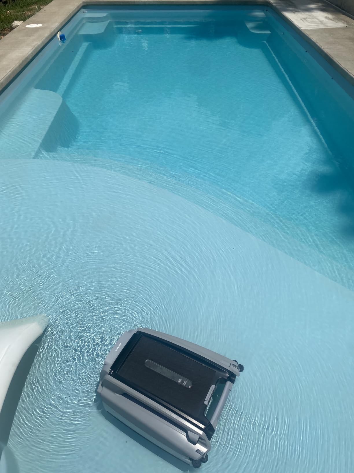 Betta SE Plus - Solar-Powered Robotic Pool Skimmer with 24/7 Continuous Cleaning Power, Dual Charging Options, Twin Salt Chlorine Tolerant Motors, and Shallow Water Safeguard customer photo 1
