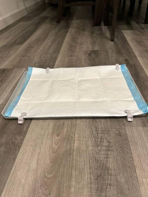 IMMCUTE Pee Pad Holder, Fits 24