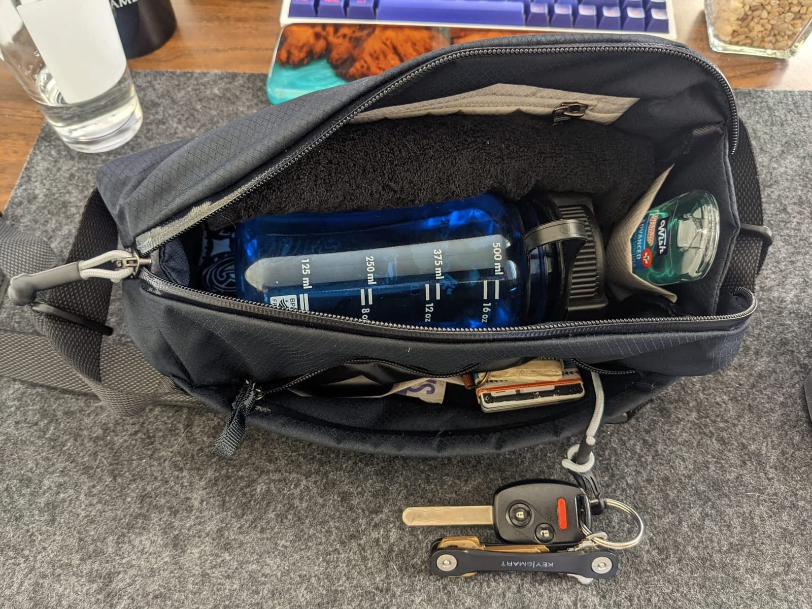 Bellroy Lite Sling, Lightweight Crossbody Bag - Black customer photo 2