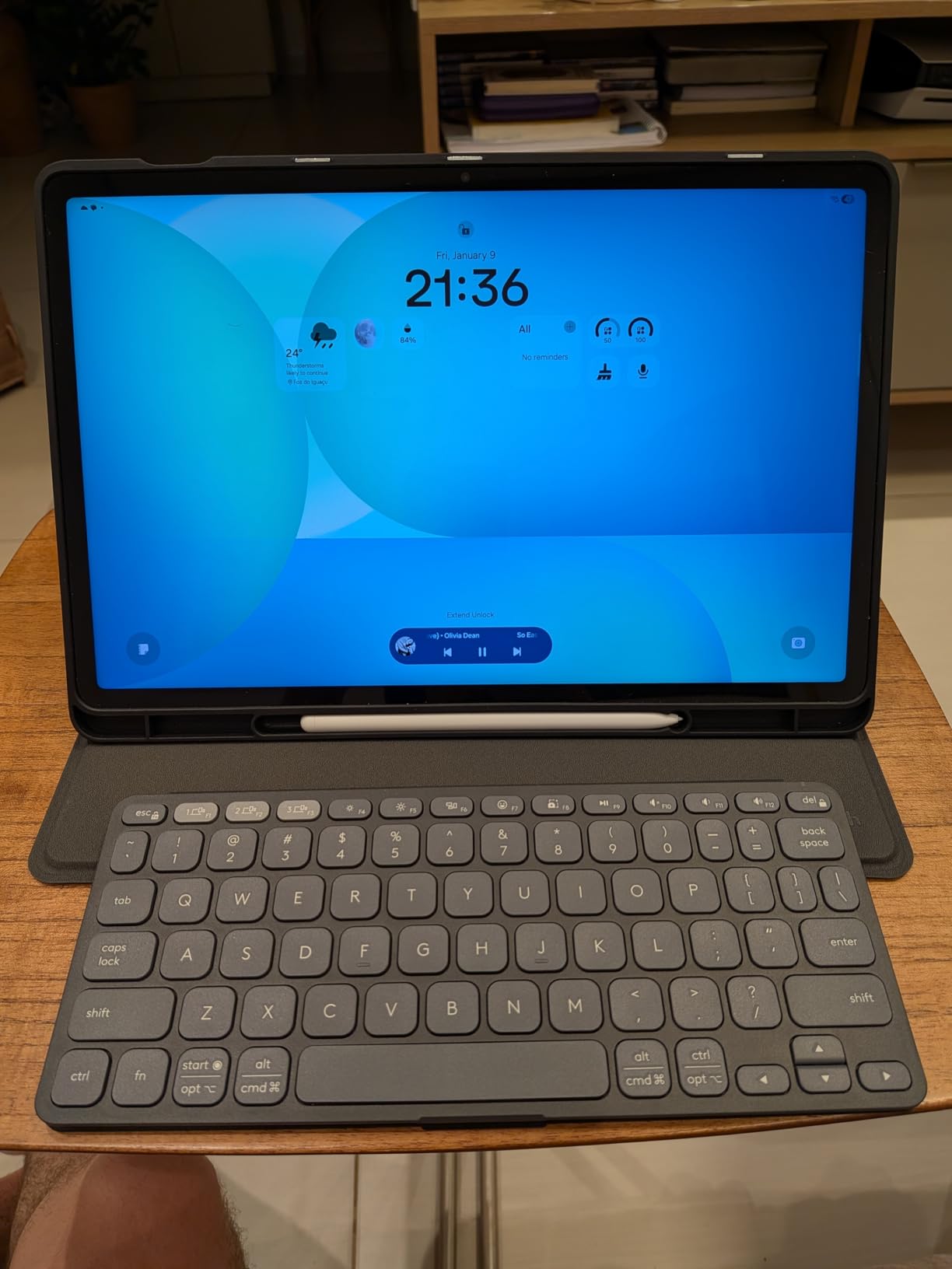 Logitech Keys-to-Go Bluetooth Keyboard for Windows and Android - Graphite customer photo 1