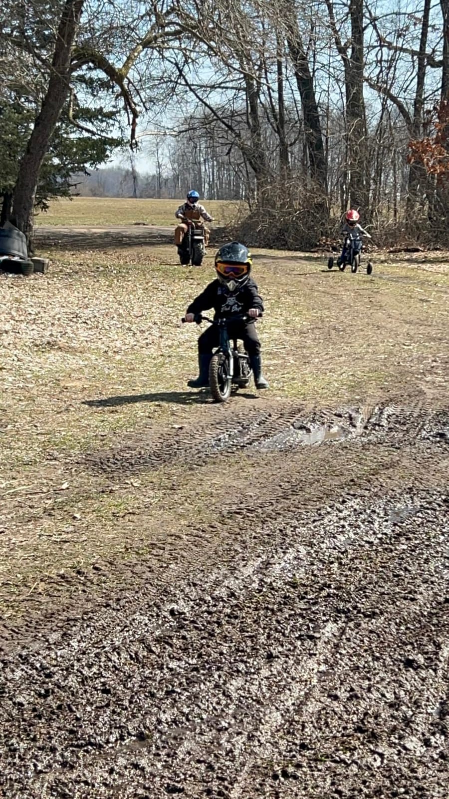 OLALA Electric Dirt Bike for Kids Aged 5-10, 340W Racing Grade Electric Motorcycle with Aluminum Frame, Up to 12MPH & 3 Speed Settings, Safe Disc Brakes, 16IN Knobby Tires customer photo 1