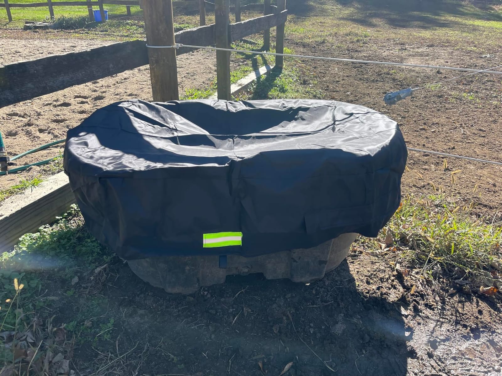Rubermaid 100 Gallon Oval Stock Tank Water Trough Cover with Zipper customer photo 1