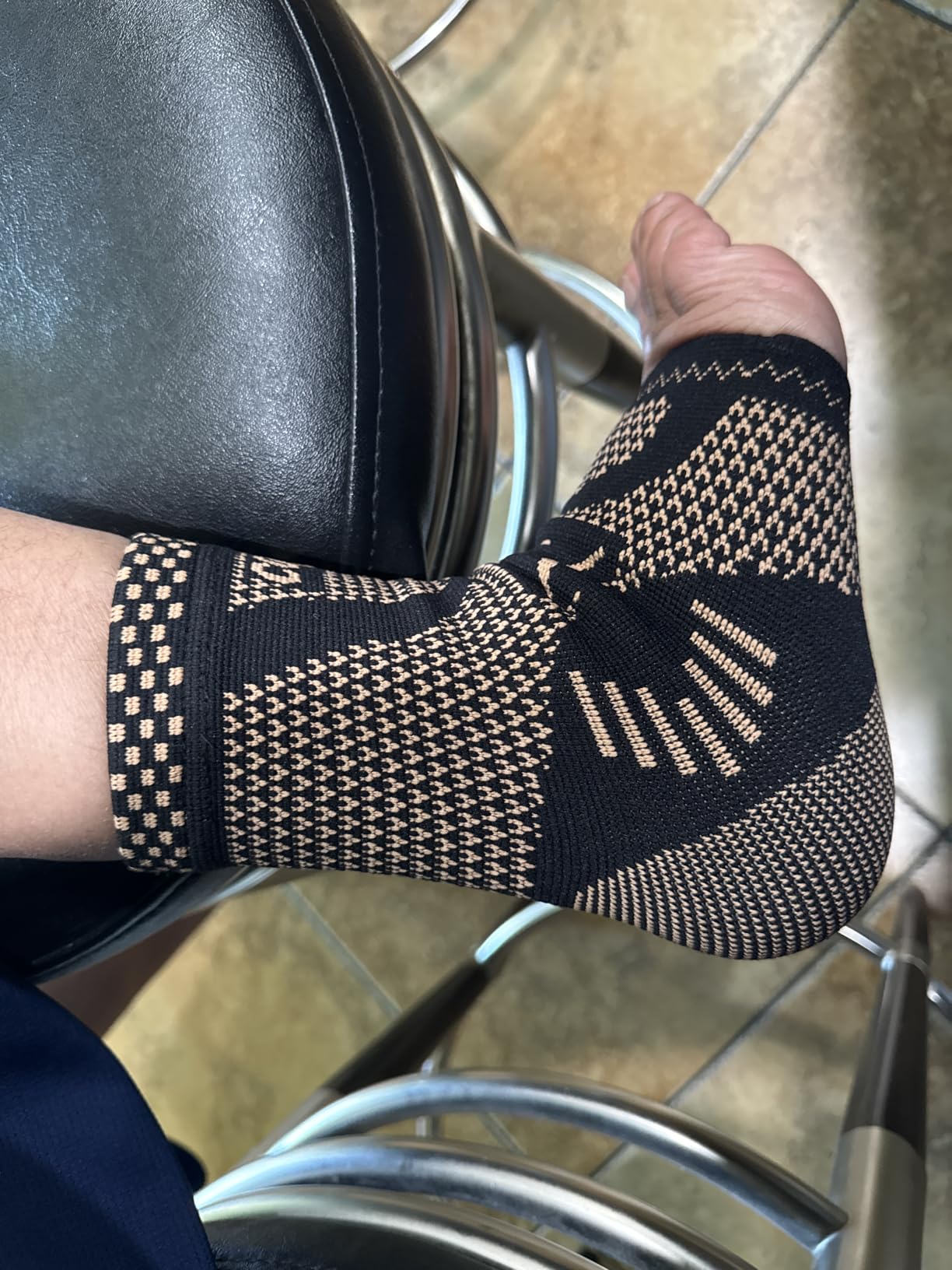 INDEEMAX Ankle Brace for Women & Men, Ankle Compression Sleeve Support Copper Infused Ankle Brace for Sprained Ankle, Plantar Fasciitis Sports, Achilles Tendonitis Pain Relief, Copper Black, M customer photo 1