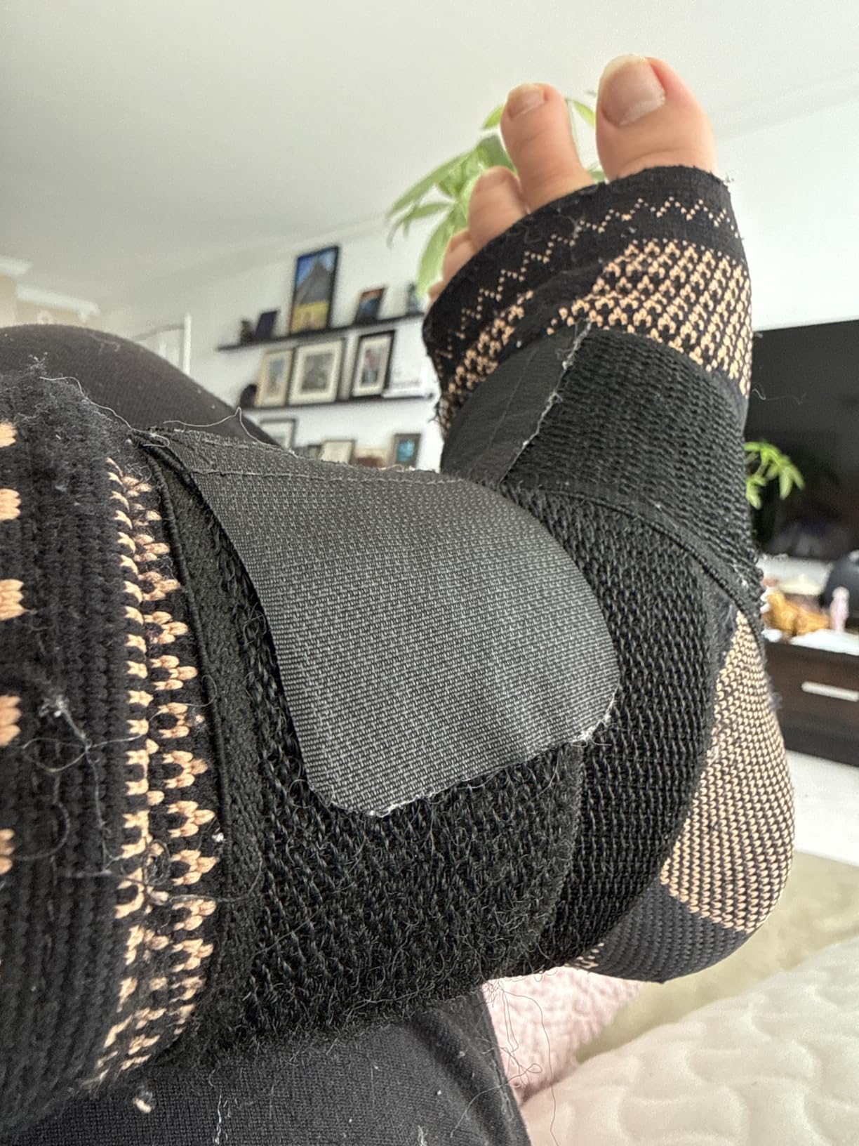 INDEEMAX Ankle Brace for Women & Men, Ankle Compression Sleeve Support Copper Infused Ankle Brace for Sprained Ankle, Plantar Fasciitis Sports, Achilles Tendonitis Pain Relief, Copper Black, M customer photo 2