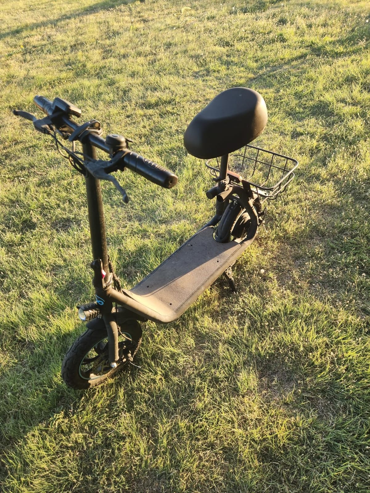 Gyroor Electric Scooter with Seat for Adults 20 Miles Range customer photo 2