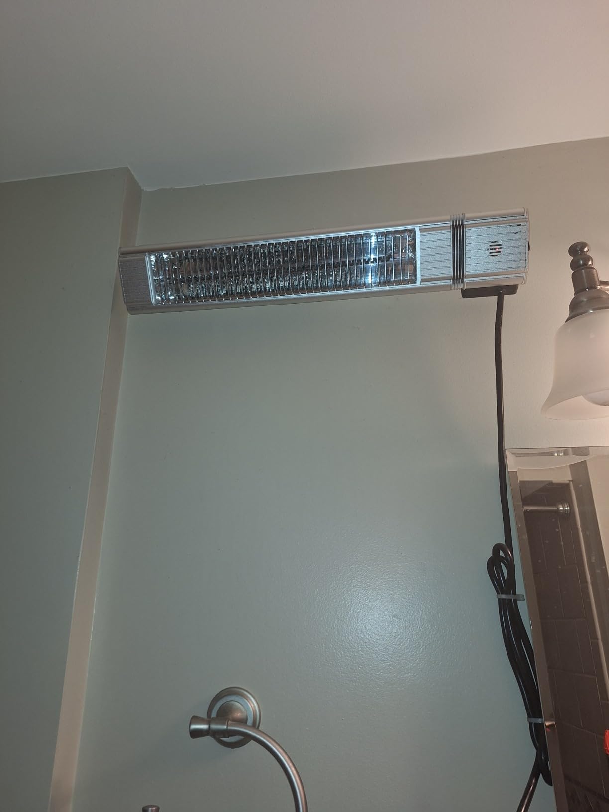 VEVOR Electric Patio Heater, 1500W, 22.8 IN Wall Mount Infrared Heater, IP65 Protection with 3 Speeds, for Porch, Dining Room, Garage, Indoor customer photo 1