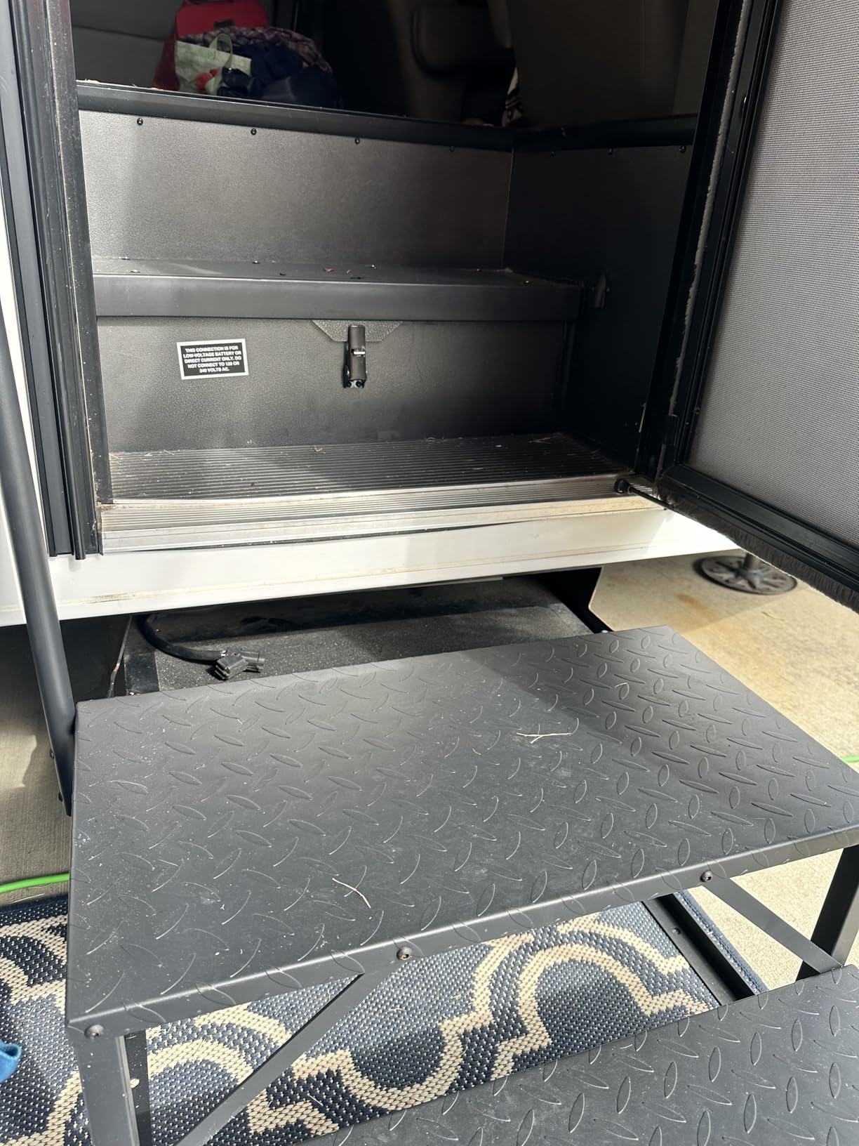 Nilight RV Steps with Handrail 3 Steps Hot Tub Steps Outdoor RV Stairs customer photo 1