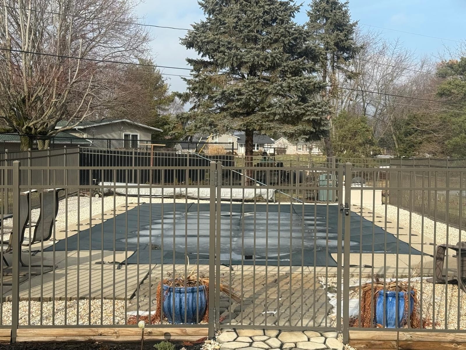 VEVOR Pool Safety Cover, Fits 16x32ft Rectangular Inground Winter Swimming Pools, with 4x8ft Center End Step, Triple Stitched, High Strength Mesh PP, Great Rain Permeability, Installation Hardware customer photo 1