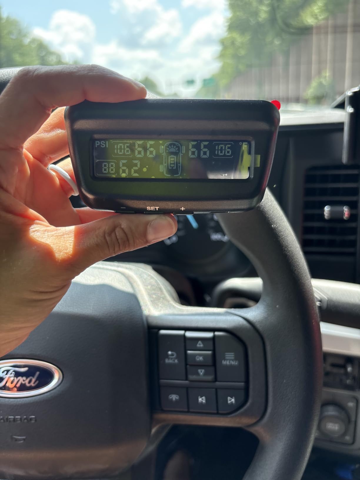 Masoll M13 Tire Pressure Monitoring System, RV/Trailer TPMS with 4 Sensors customer photo 1