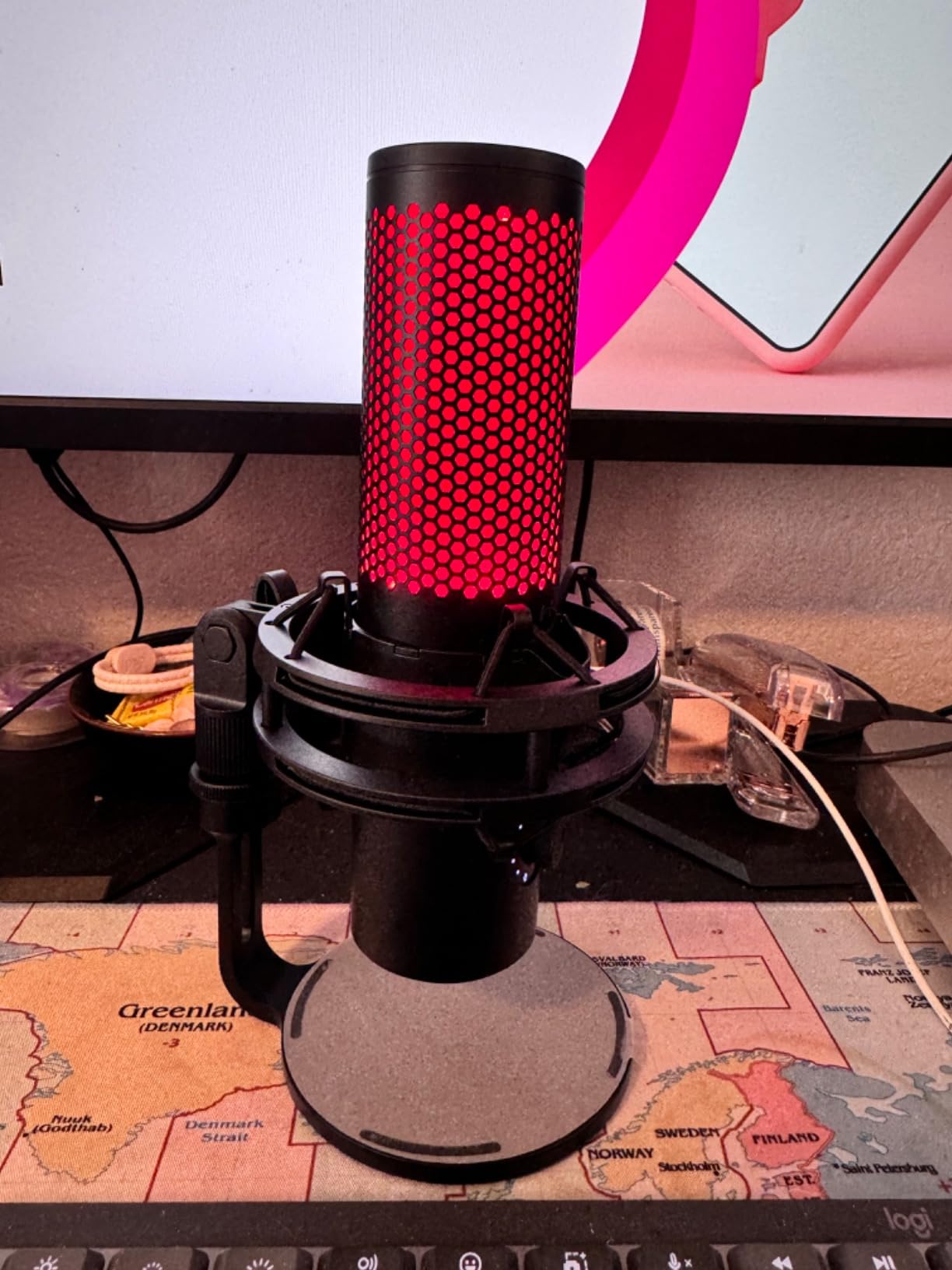 HyperX QuadCast 2 – USB Microphone for Gaming, Streaming and Podcasting, with On-Board Controls, LED Lighting, Removable Shock Mount, PC, Mac, PS5, PS4, USB-C - Black customer photo 2