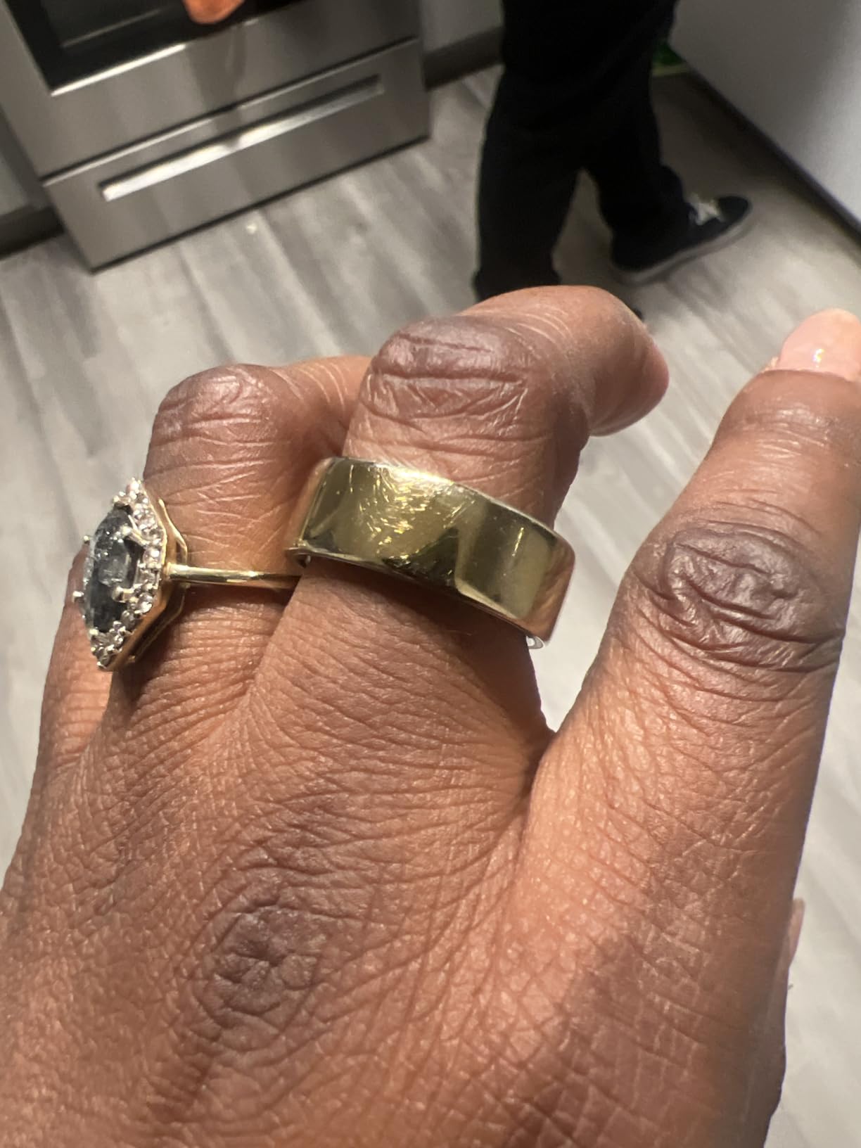 OURA Ring 4 Smart Ring - Silver - Size 11 customer photo 2