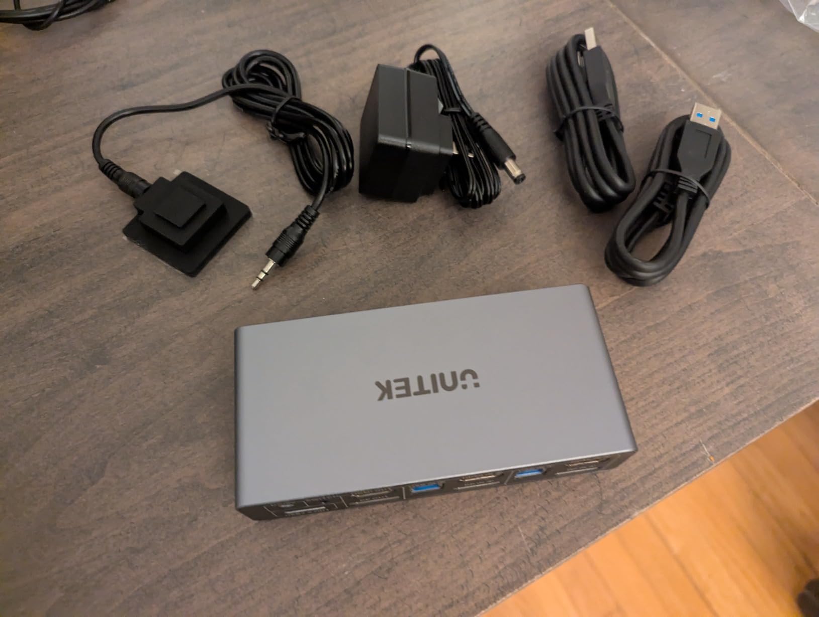 Unitek KVM Switch 2 Monitors 2 Computers HDMI Displayport Dual Monitor 2 PC | 4K@60Hz KVM Switcher 3 USB Ports for Keyboard Mouse Hard Drives Mic Headphone Jack, DC 5V Power Delivery Controller,Aluminum customer photo 2