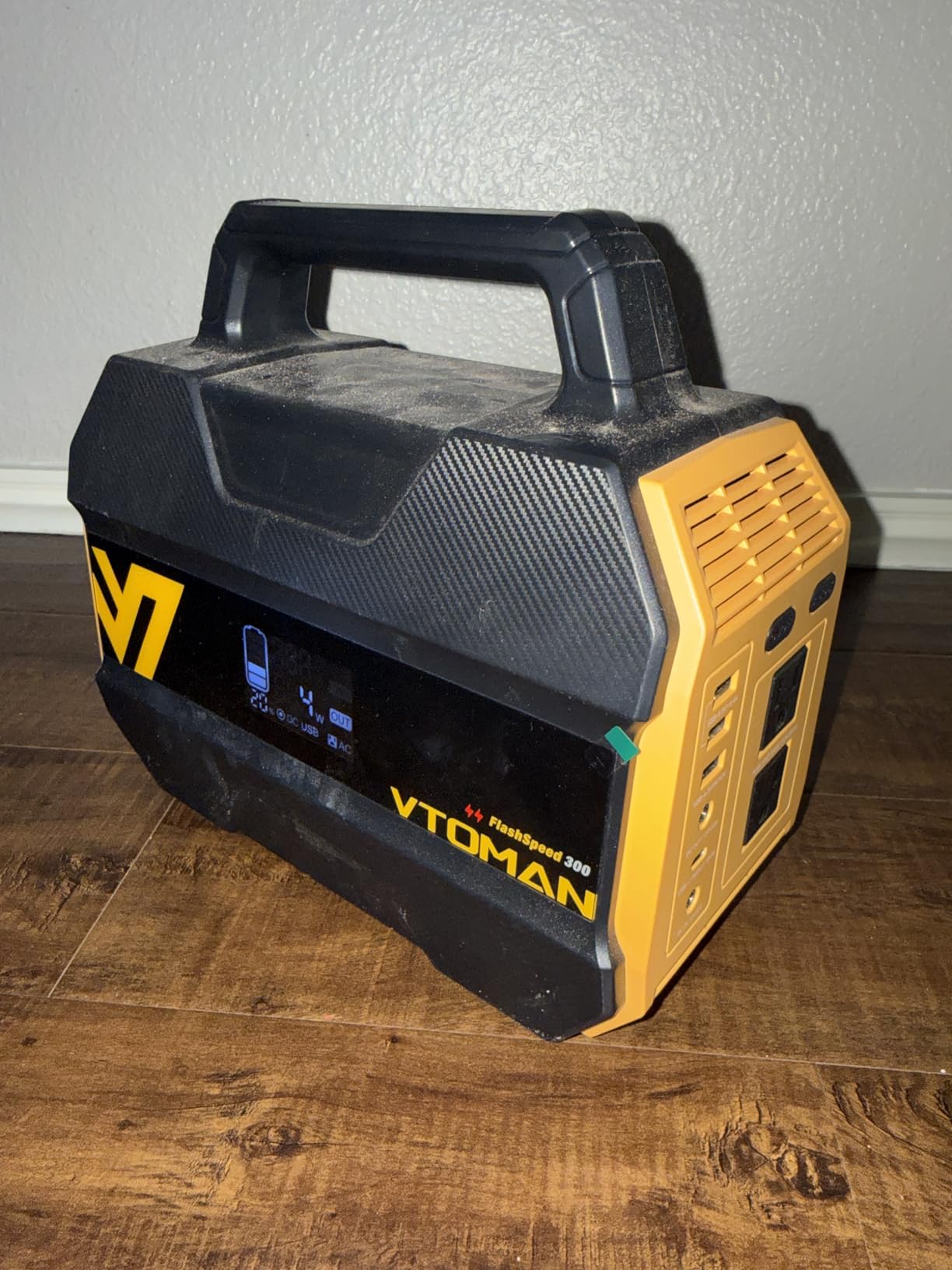 VTOMAN FlashSpeed 300 Portable Power Station, 300W 230Wh LiFePO4 Battery customer photo 2