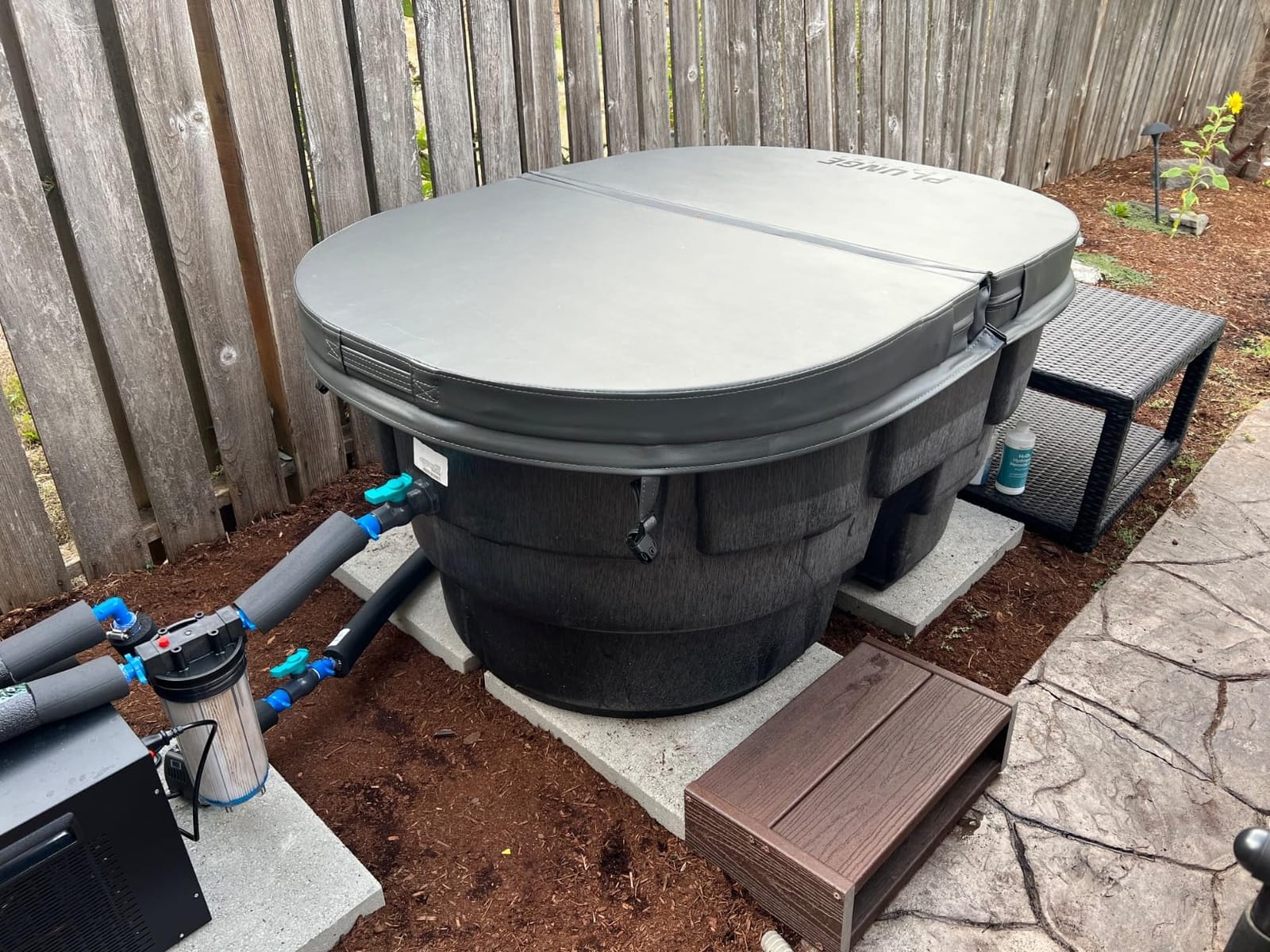 Rubbermaid 100 Gallon Stock Tank Cover, Insulated Ice Bath Lid, Black customer photo 1
