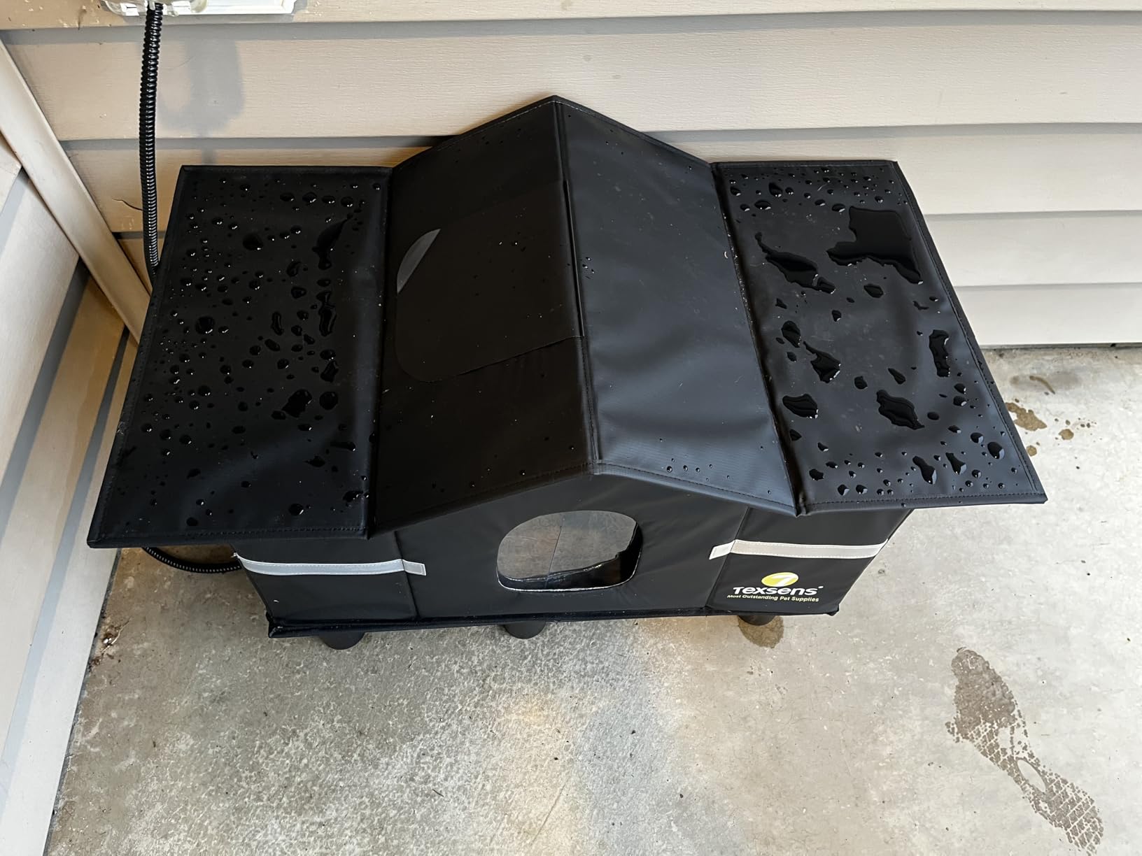 Texsens Heated Cat House for Outside - Weatherproof Large Outdoor Cat Shelter with Roof Window & Cozy Cushion - Ideal for Stray/Feral Cats customer photo 2