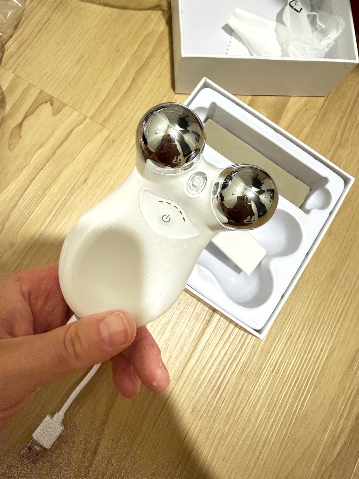 Microcurrent Facial Device,Latest Red Light Technology，Enhances The Ability to Lift The Face and Tighten The Skin，Facial Wrinkle Equipment，Smart Photon Micro-Current Device, Model:EP-300. customer photo 2