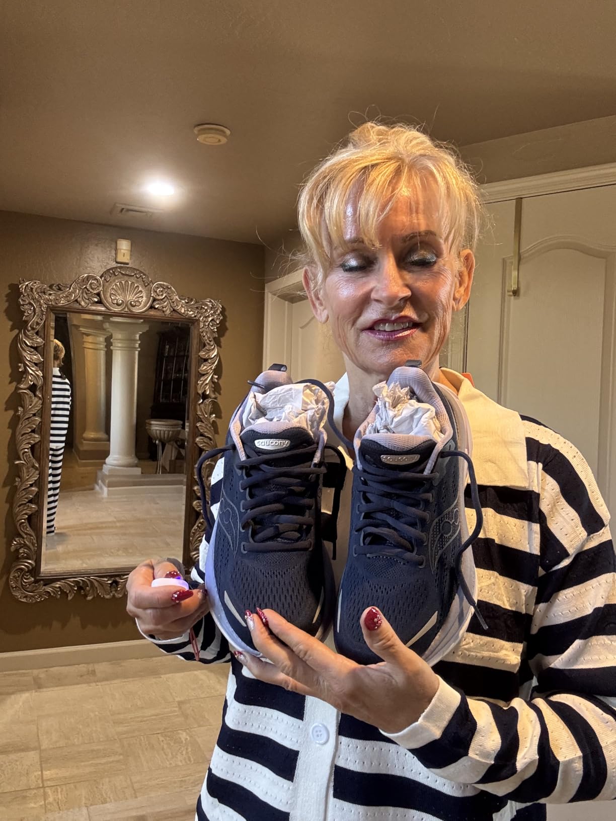 Saucony Women's Hurricane 25 Sneaker customer photo 1