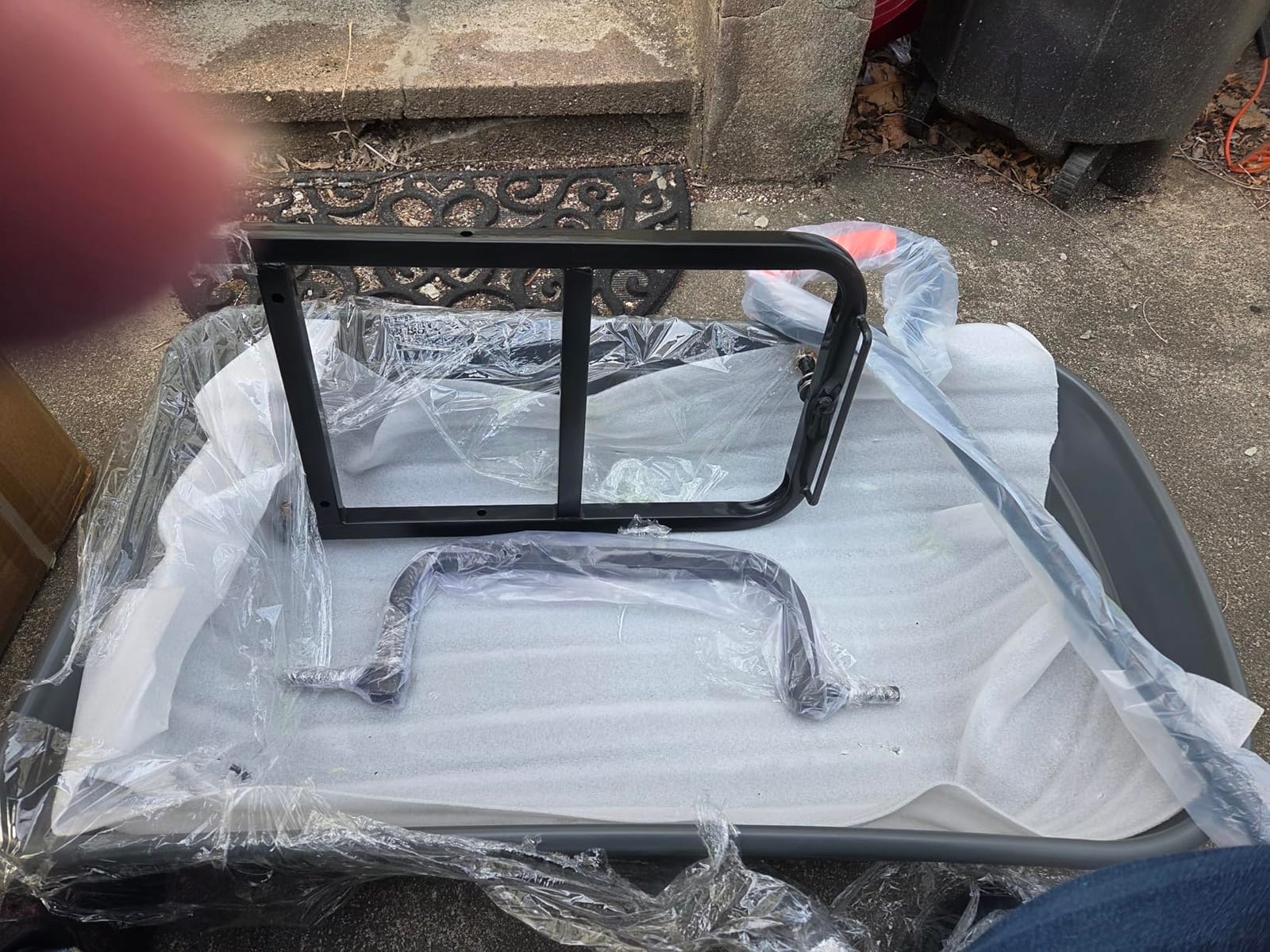 VEVOR Poly Garden Dump Cart 4 Cu.Ft. 600 lbs 4 Wheel Wheelbarrow Dump Wagon customer photo 1