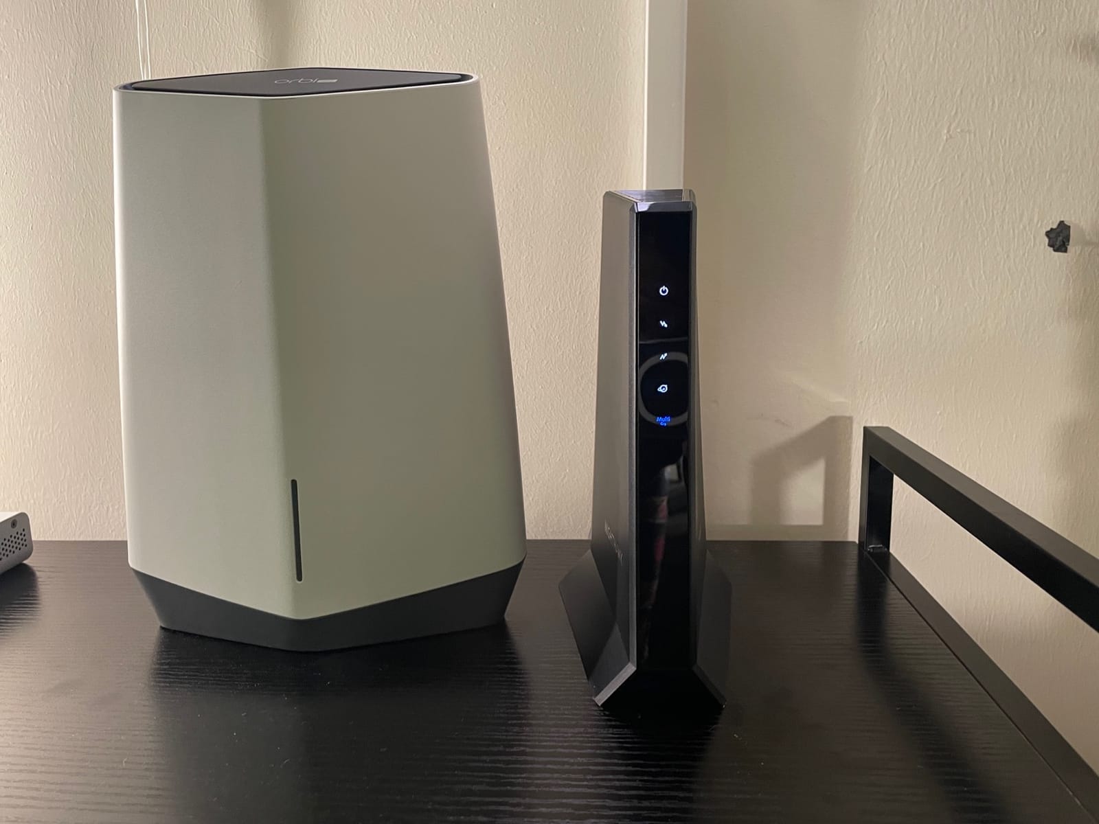 NETGEAR Nighthawk DOCSIS 3.1 Mid/High-Split Modem (CM3000-1AZNAS) – Approved for Today's Fastest Speeds - Works with All Providers, Incl. Xfinity, Spectrum, Cox - Plans up to 2.5Gbps customer photo 2