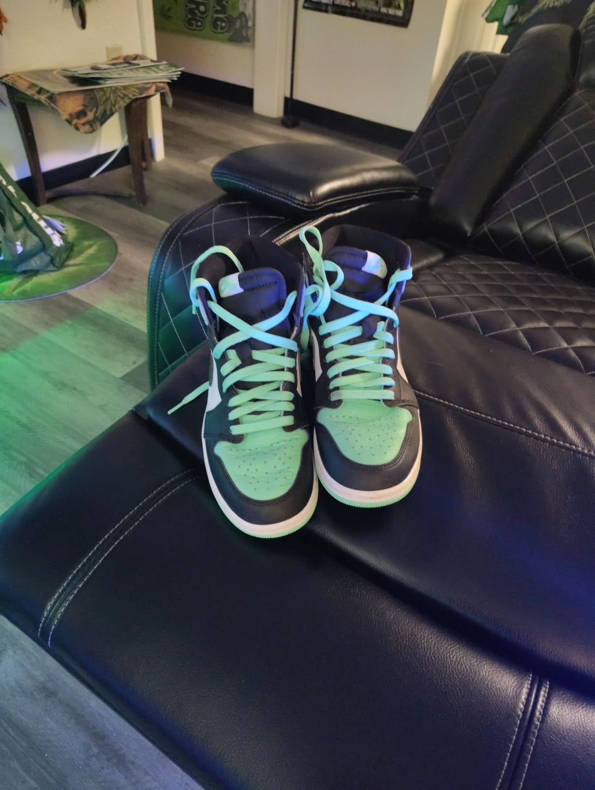 Men's Air Jordan 1 Retro High OG Sneaker customer photo 2