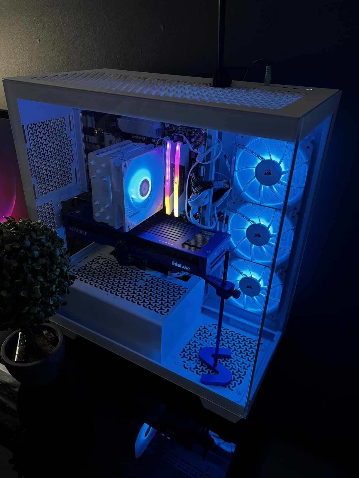 Sparkle Intel Arc B580 Titan OC, 12GB GDDR6, Torn Cooling 2.0, Axial Fan, Breathing Light, Metal Backplate, SB580T-12GOC customer photo 2