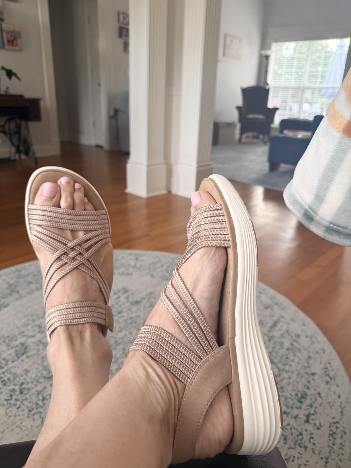 Vilanva Women's Comfortable Walking Sandals with Elastic Strap Light Weight Casual Summer Sandals for Trendy Footwear customer photo 1