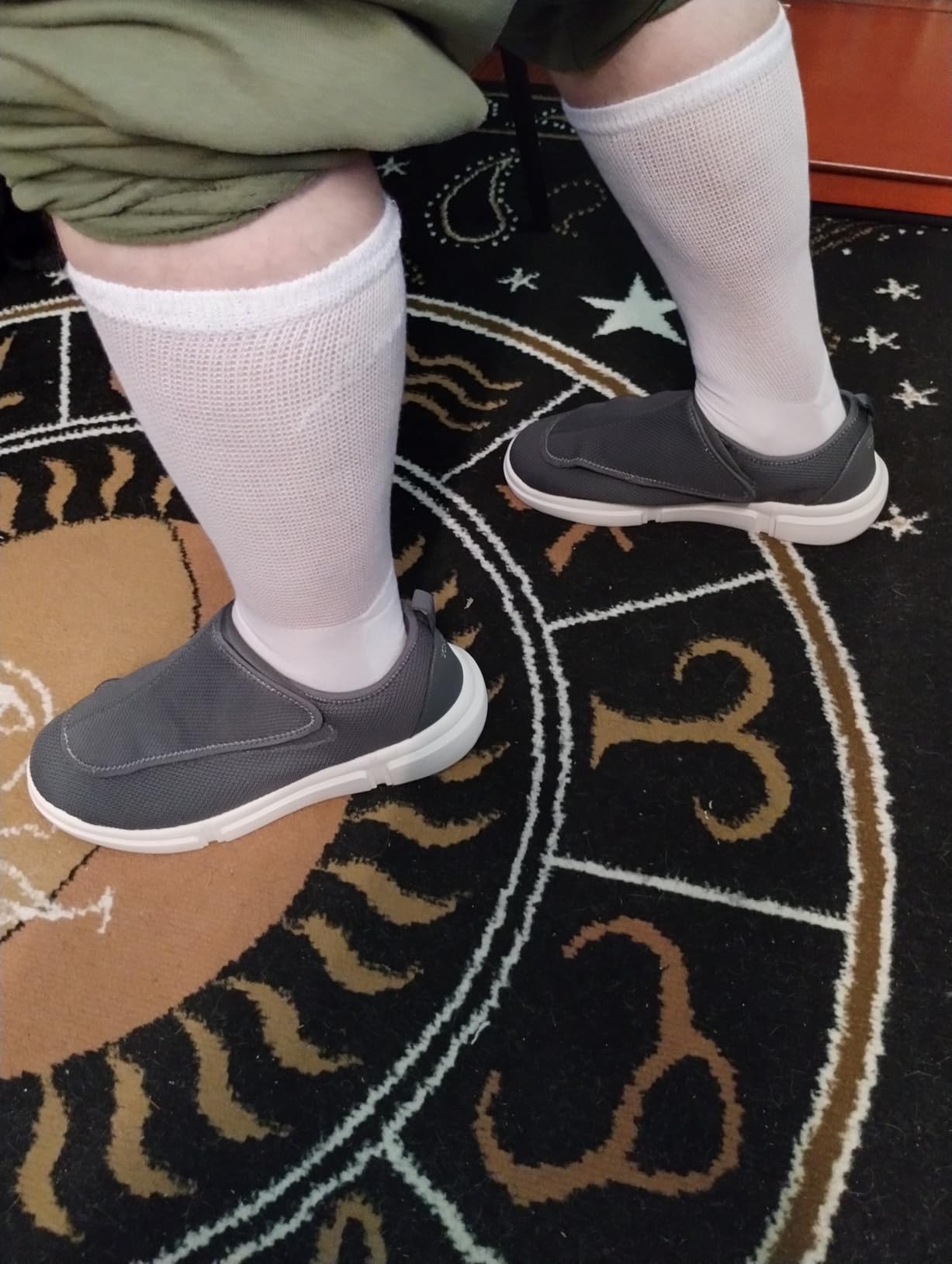 Men's Wide Diabetic Slip-On Shoes Adjustable Comfortable Walking Shoes for Swollen Feet Elderly Foot Pain Relief and Neuropathy Support customer photo 1