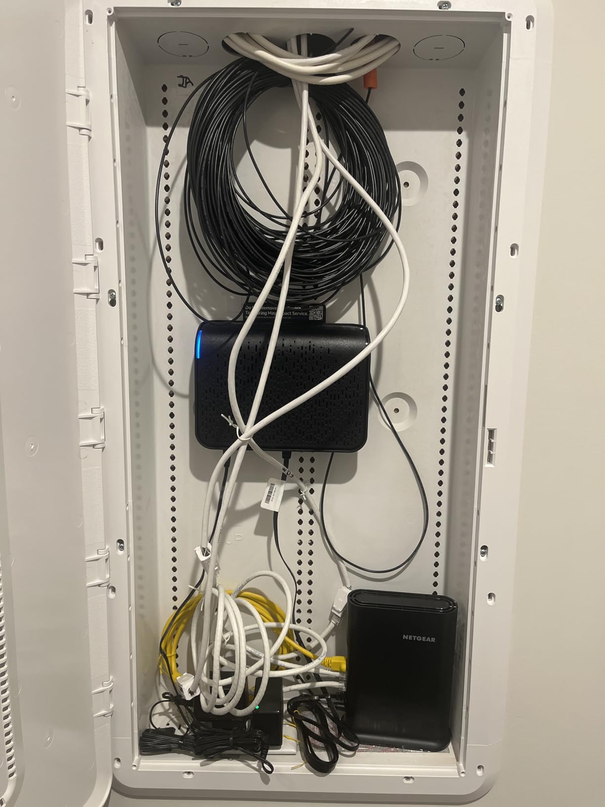 NETGEAR Nighthawk WiFi 6 Router R6700AX, Up to 1,500 sq ft, 1.8 Gbps customer photo 2