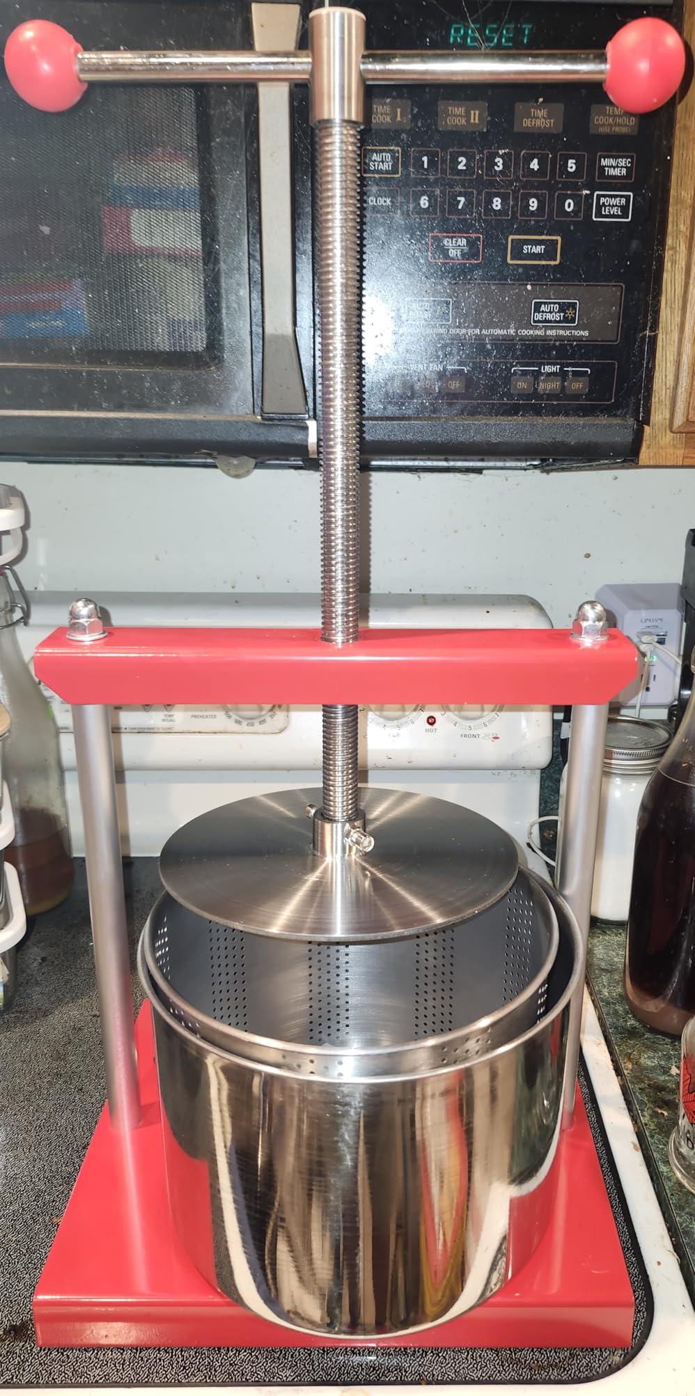 VEVOR 3.17 Gal/12L Fruit Wine Press, 2 Stainless Steel Barrels, Manual Juice Maker, Cider Apple Grape Tincture Honey Olive Oil Making Press with Triangular Handle for Outdoor Kitchen Home customer photo 1