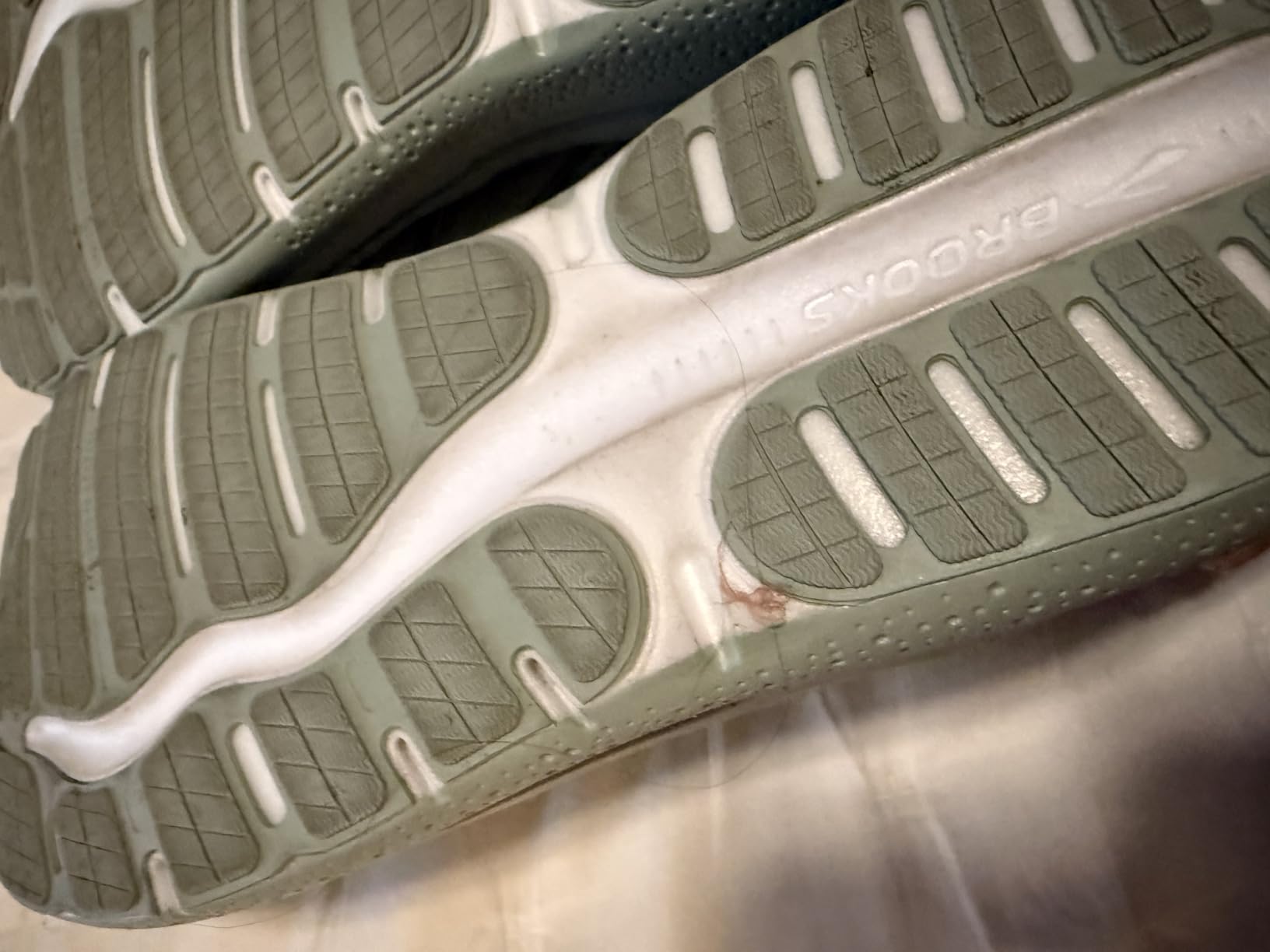 Men's Ghost Max SE Walking Shoe customer photo 1