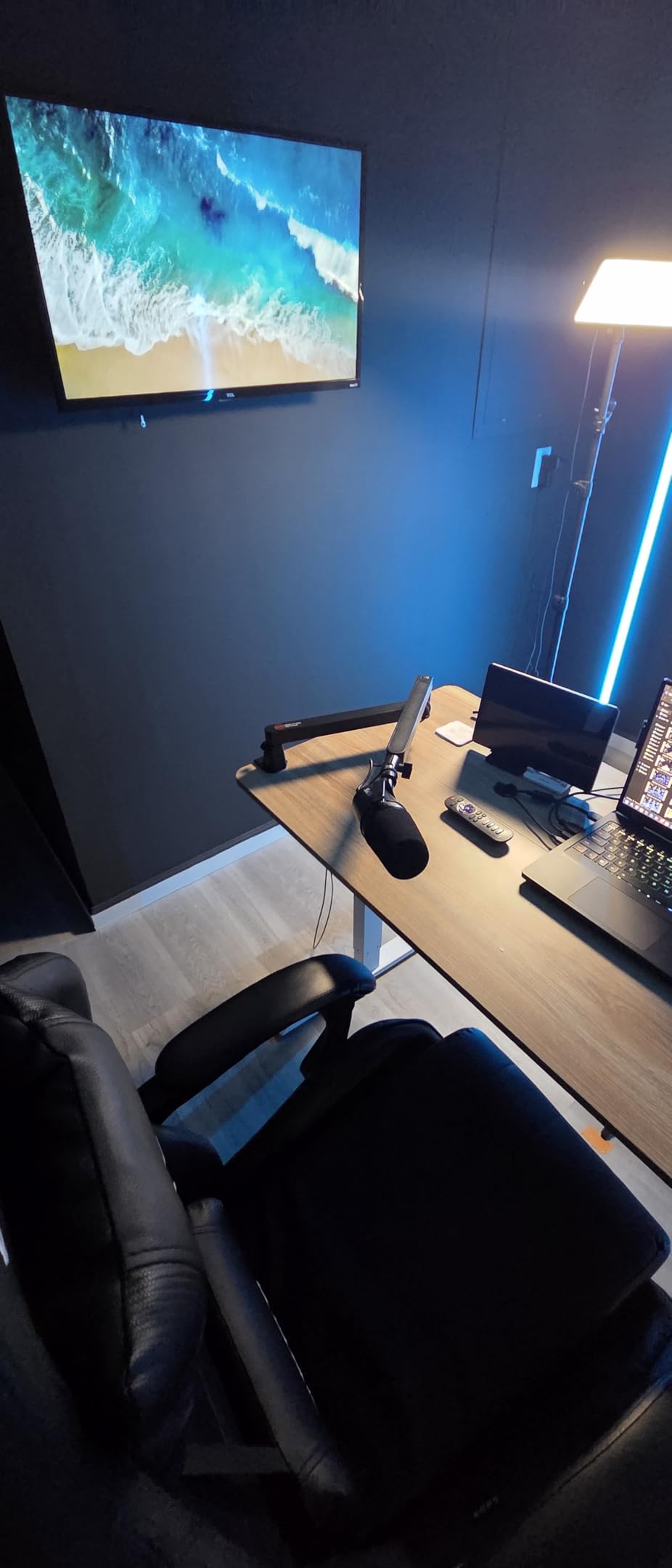 InnoGear Low Profile Mic Arm Boom Arm Microphone Stand Desk Mount, Black | for Fifine AM8 K669B Elgato Blue Yeti Shure SM58 SM7B, 3.3lb Weight Capacity, Vibration Resistant, Adjustable Angle customer photo 1