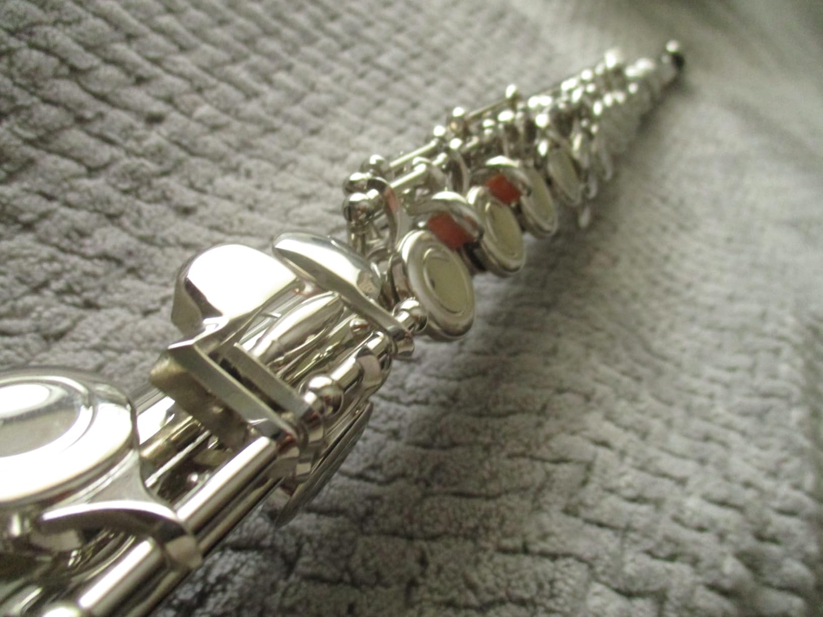 AKLOT Closed-Hole Concert C Flute: Flute Instrument with 16 Keys, Offset G, Smooth Black Nickel Keys, Air-Tight Pads, Include Stylish Leather Hard Case, Cleaning Kit, Stand, Gloves (LUM-SA) customer photo 2