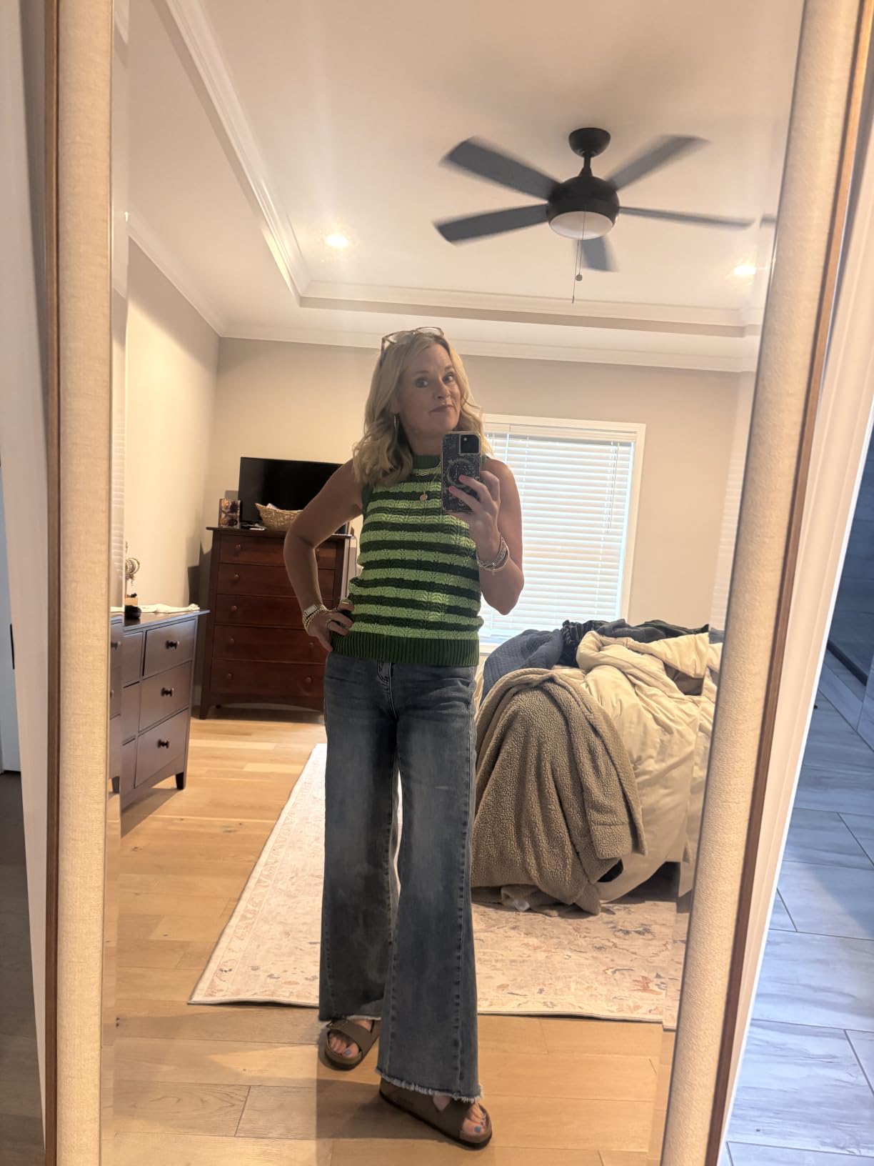 Trendy Queen Women's Wide Leg Jeans, Relaxed Loose with Raw Hem Pants customer photo 2