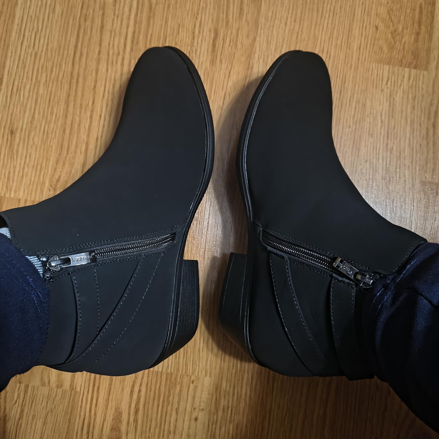 Vepose Women's Short Ankle Boots, Low Heel Round Toe Western Booties customer photo 2