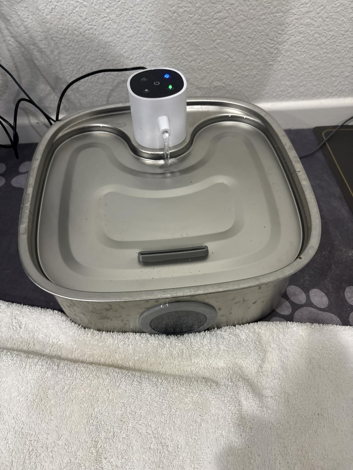 Cordless Wider Tray Dog Water Fountain, 5000mAh Battery Operated Dog Water Bowl Dispenser with 3 Motion Sensor, FEELNEEDY Stainless Steel Pet Water Fountain for Multi-Pets, Easy Setup & Clean, 8L customer photo 1