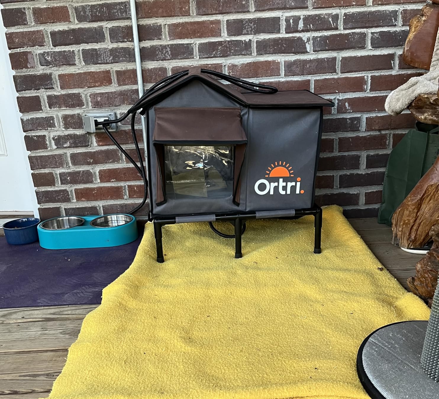 Outdoor Heated Cat House for Outside: Winter Insulated Weatherproof 30