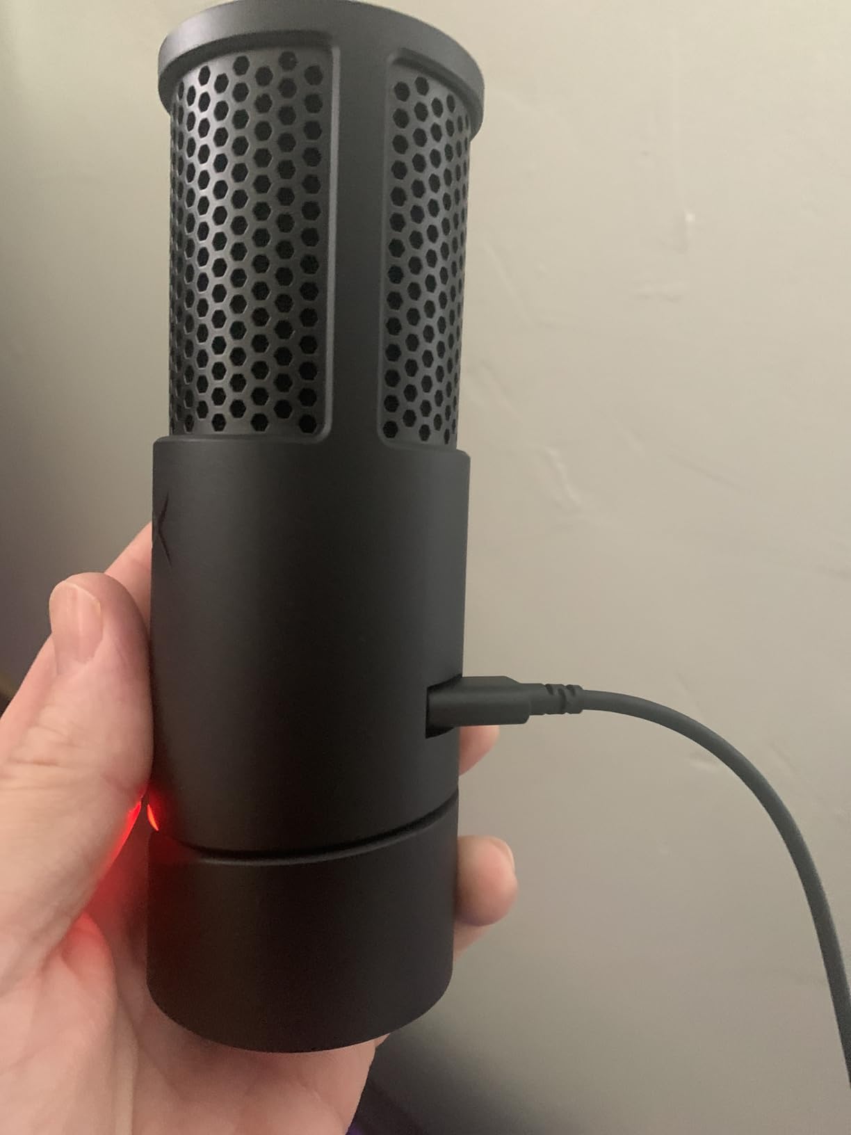 HyperX SoloCast 2 – Gaming USB Condenser Mic for PC, USB-C to USB-A, Built-in Pop Filter, Internal Shock Mount, Plug and Play, 24-bit / 96kHz, Compact Tiltable Stand – Black customer photo 2