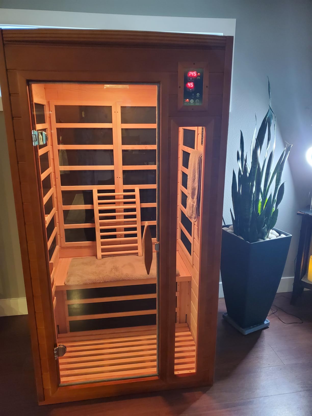 DYNAMIC SAUNAS Elite 1-Person Infrared Sauna with Red Light Therapy customer photo 1