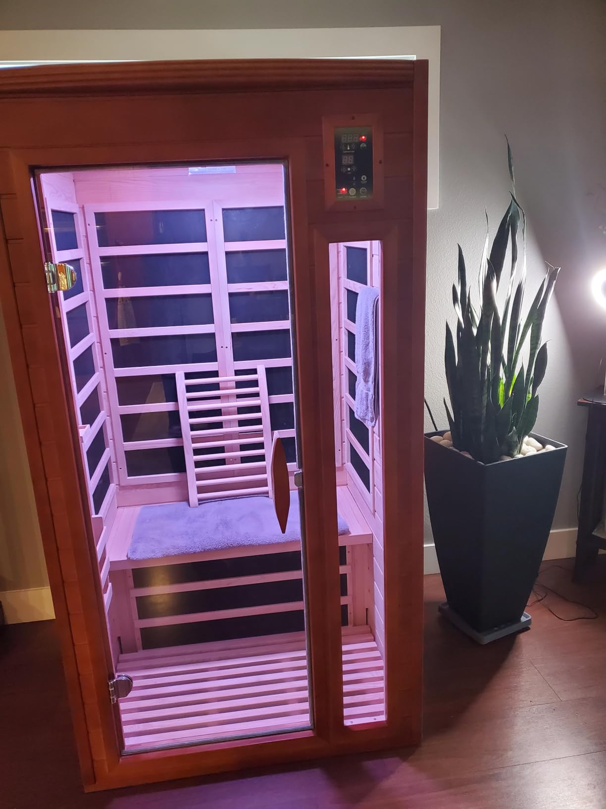 DYNAMIC SAUNAS Elite 1-Person Infrared Sauna with Red Light Therapy customer photo 2