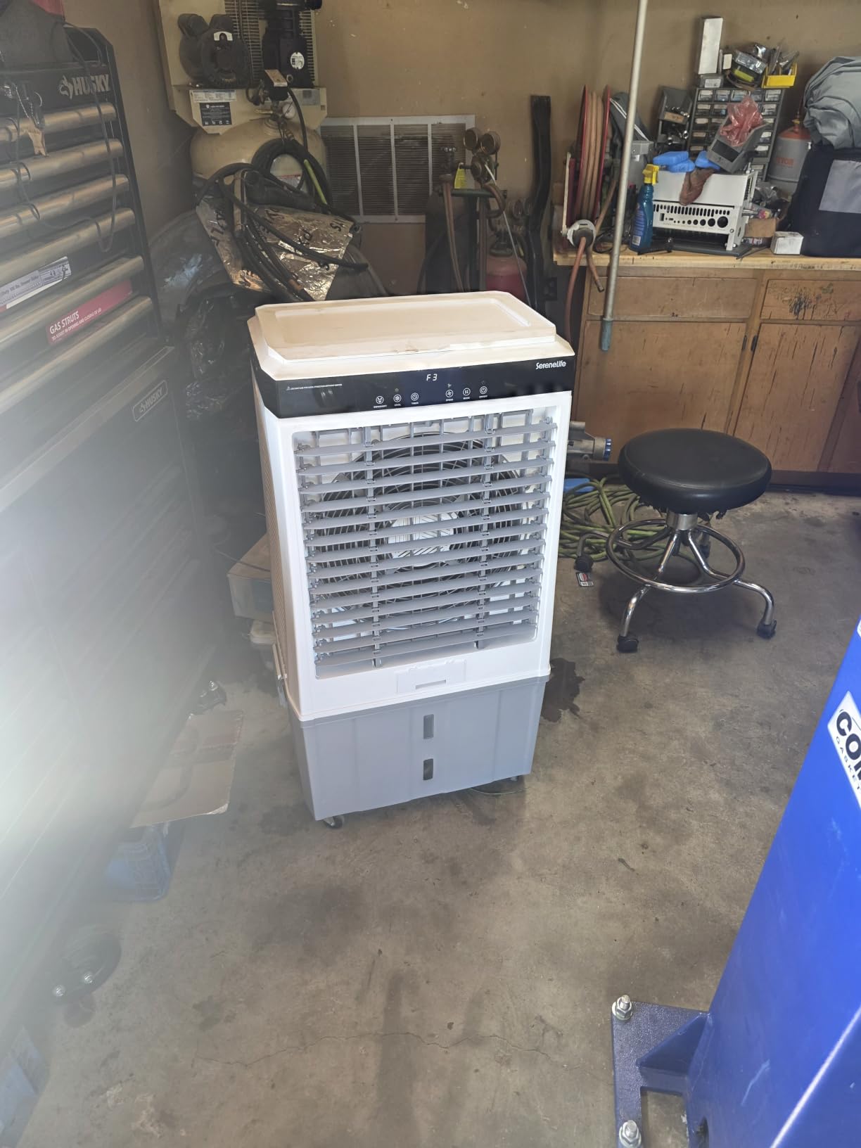 SereneLife Portable Swamp Cooler Air Conditioner - 2500 CFM Airflow, 8 Gallon Water Tank Portable Evaporative Air Cooler for Room & Outdoors, WiFi, Humidifier & Fan Modes, Ice Packs & Remote Included customer photo 2