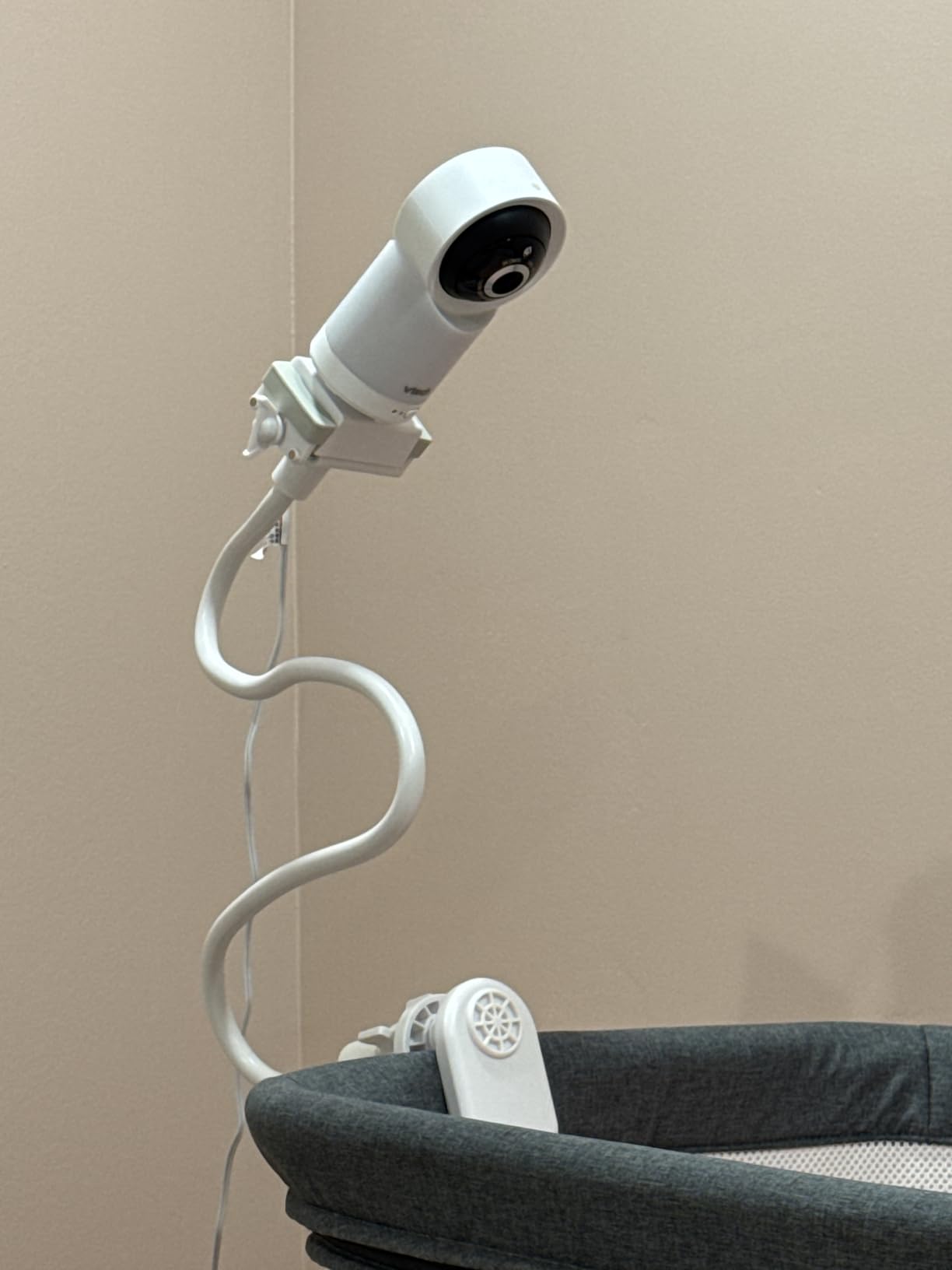 VTech Smart WiFi 7” HD Display Video Baby Monitor, 1080p HD Camera via App, Pan-Tilt-Zoom, Night Light, 2-Way Talk, 2K CMOS Video Sensor, Wide-Angle Viewing, Rechargeable Battery, Free App: RM7866HD customer photo 2