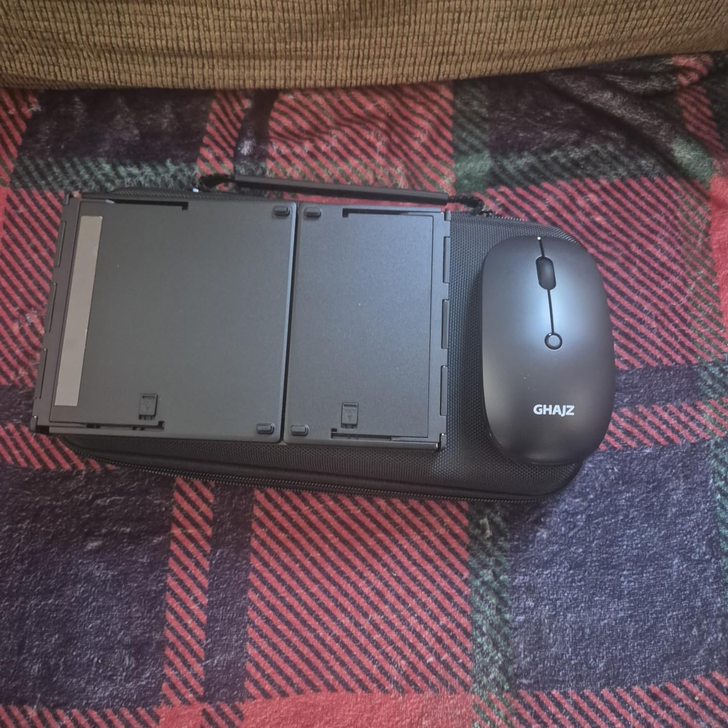 Portable Foldable Keyboard and Mouse Combo, Bluetooth×2+USB A+USB C(4 in 1) Connection, Keyboard Lock, Full Size Folding Wireless Rechargeable Silent Design for Travel/Home/Office-Black Gray customer photo 2