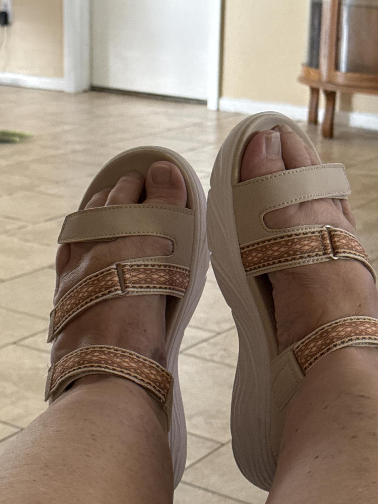 FitVille Wide Sandals for Women with Comfortable Arch Support Lightweight Summer Outdoor Orthopedic Women's Wide Sandals with Adjustable Strap for Plantar Fasciitis and Swollen Feet customer photo 2