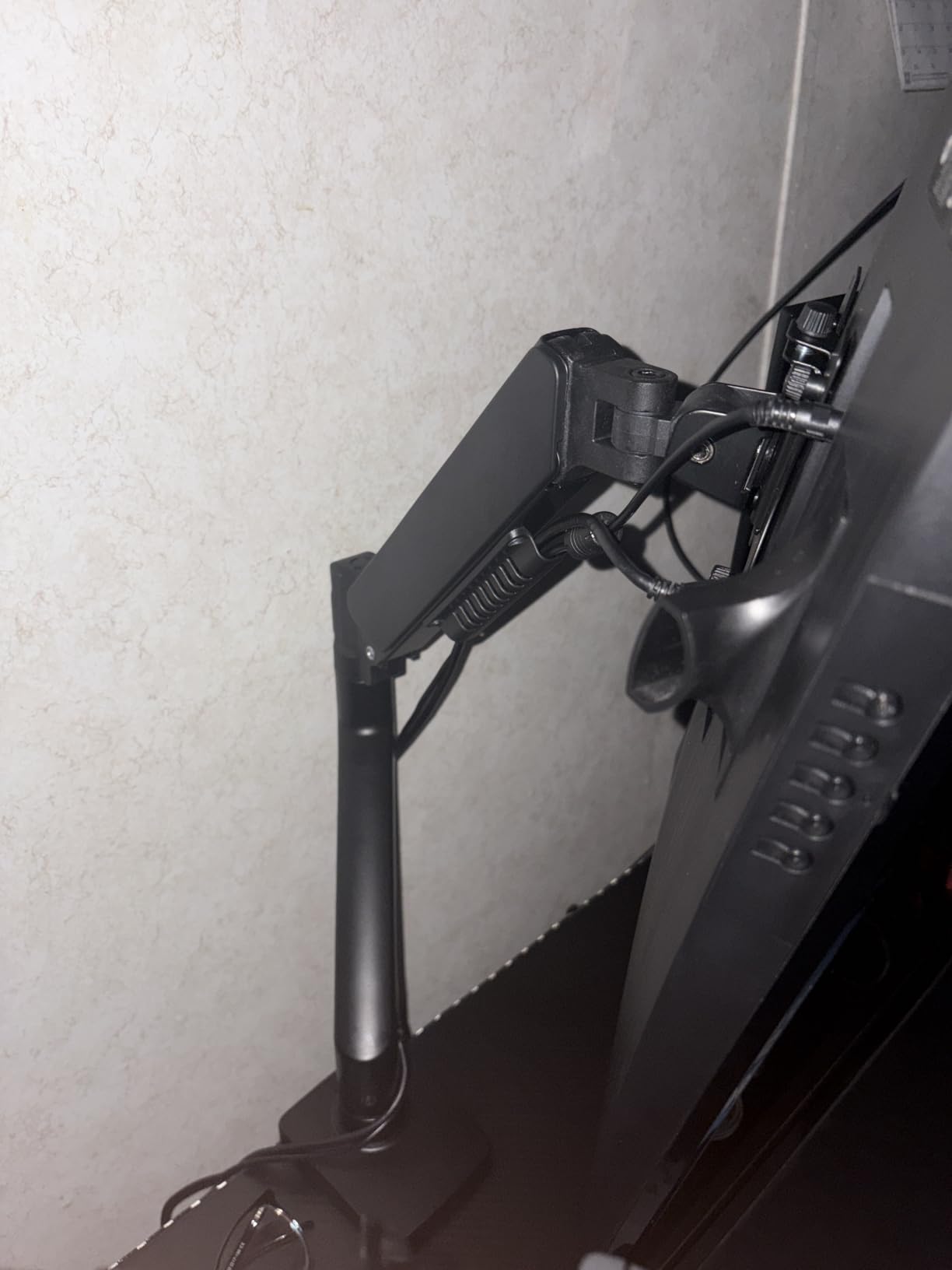 ErGear Heavy Duty Monitor Arm for 13-49″ Ultrawide Screens, 37.4 lbs Capacity, Full Motion Monitor Desk Mount, Rock-Solid Support, Dual C-Clamp & Grommet Mount, VESA 75x75/100x100mm customer photo 1