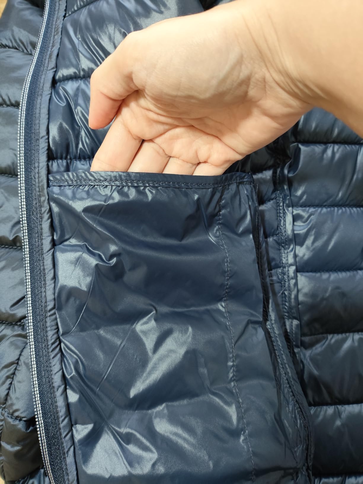 Tommy Hilfiger Women's Puffer Jacket, Lightweight Packable Jacket With Hood & Bag customer photo 1