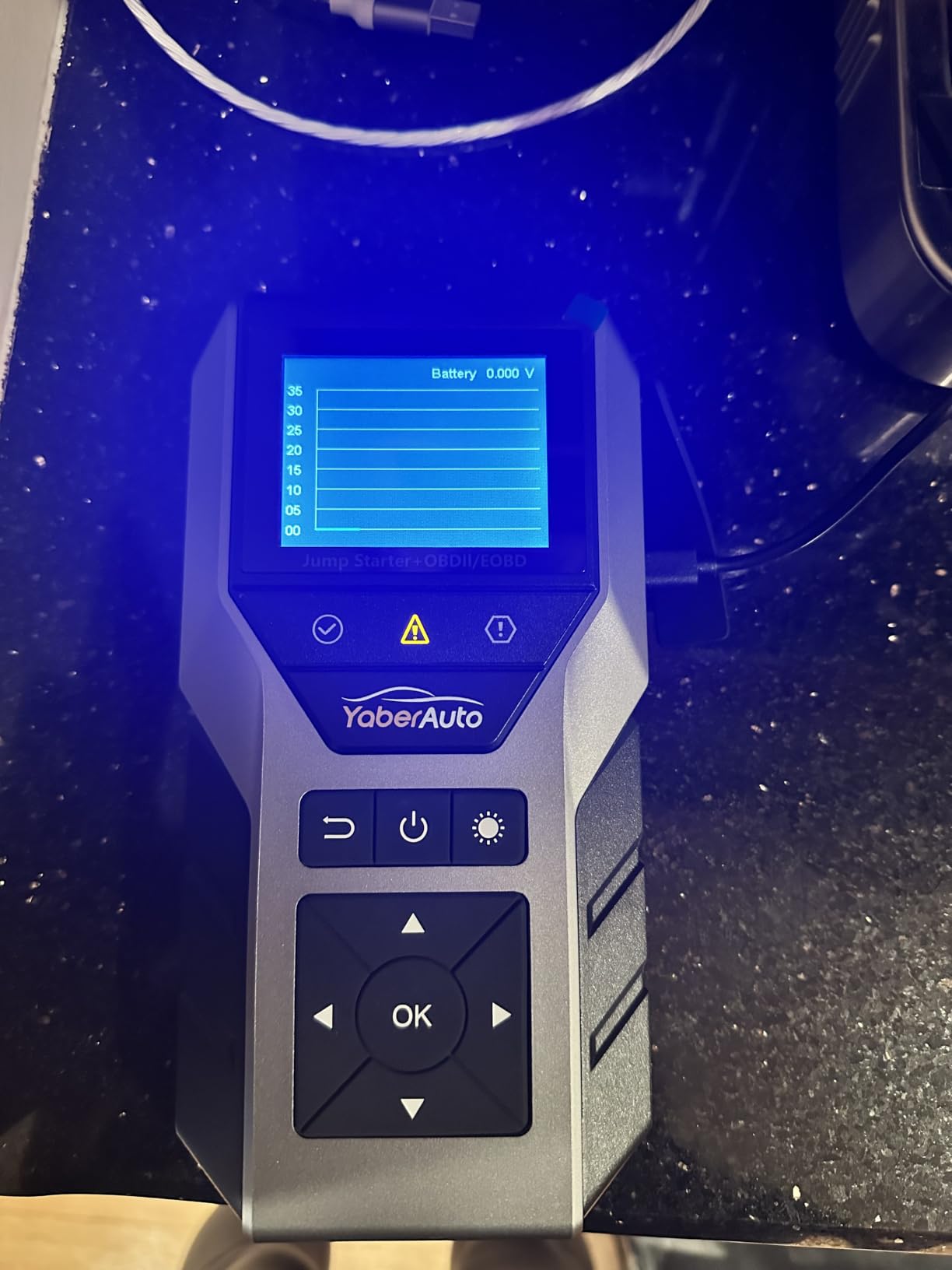 YaberAuto 6000A Portable Car Jump Starter with OBD2 Scanner, Code Reader customer photo 1