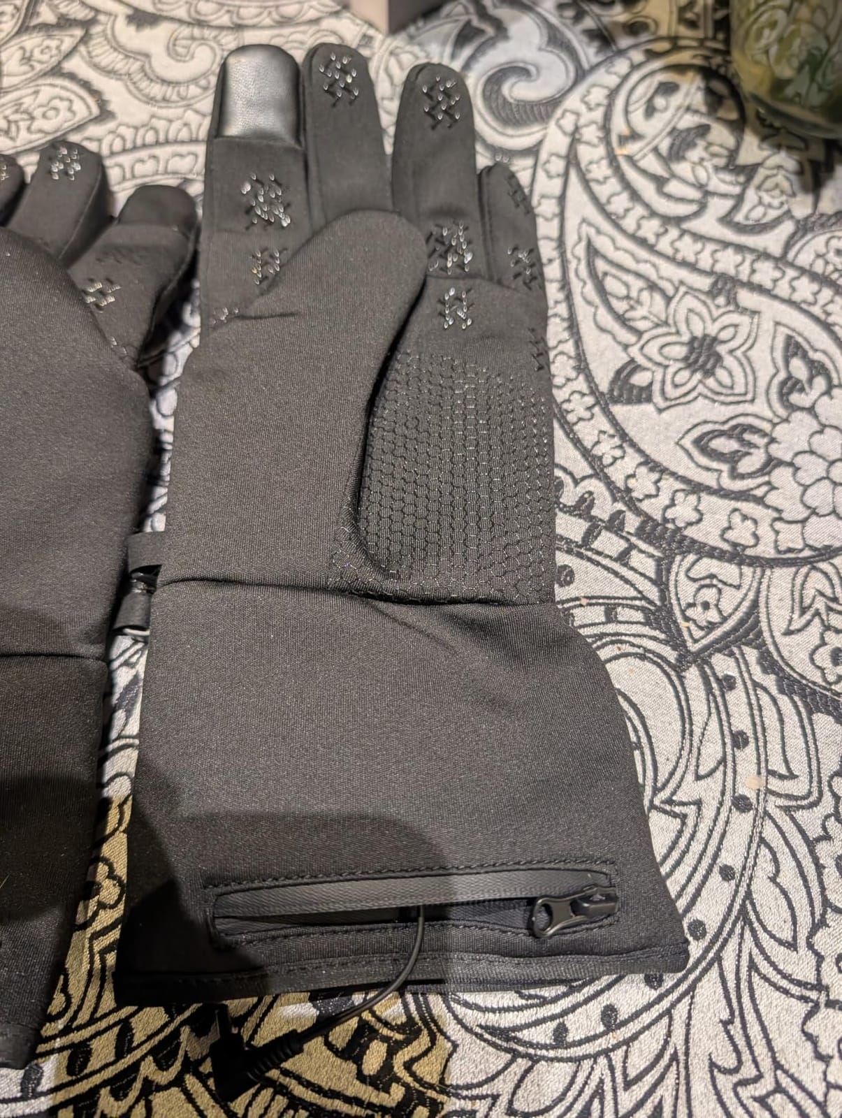 JS LifeStyle Heated Gloves for Men Women, Rechargeable and Soft customer photo 1