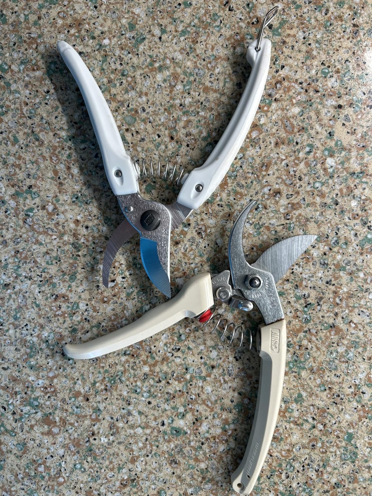 ARS HP-130DX 7-Inch Ideal Light Pruner / Pocket Secateur, Colors Vary customer photo 1