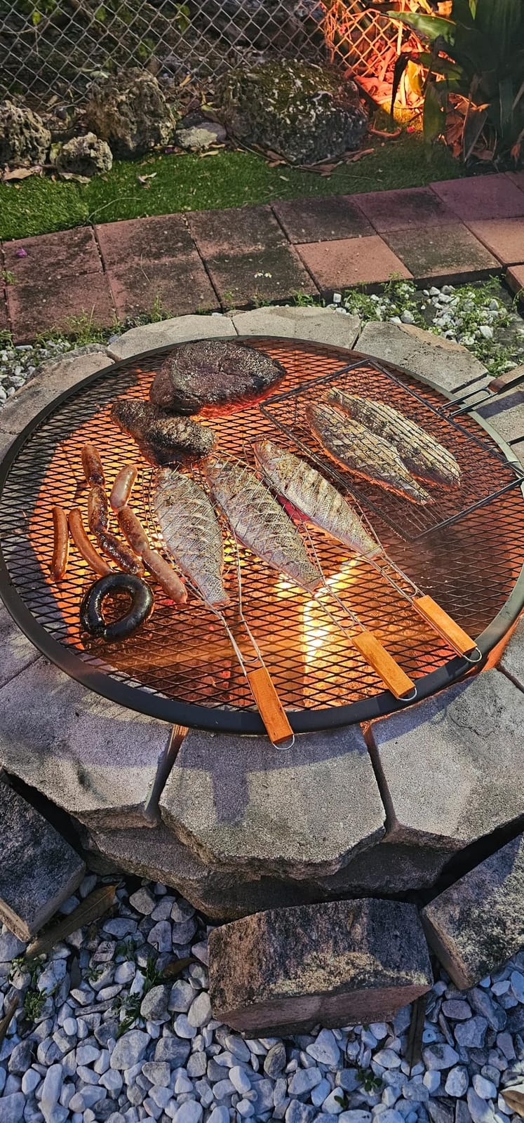 Sunnydaze Round Fire Pit Grill Grate with Handles, Heavy Duty Steel, 22