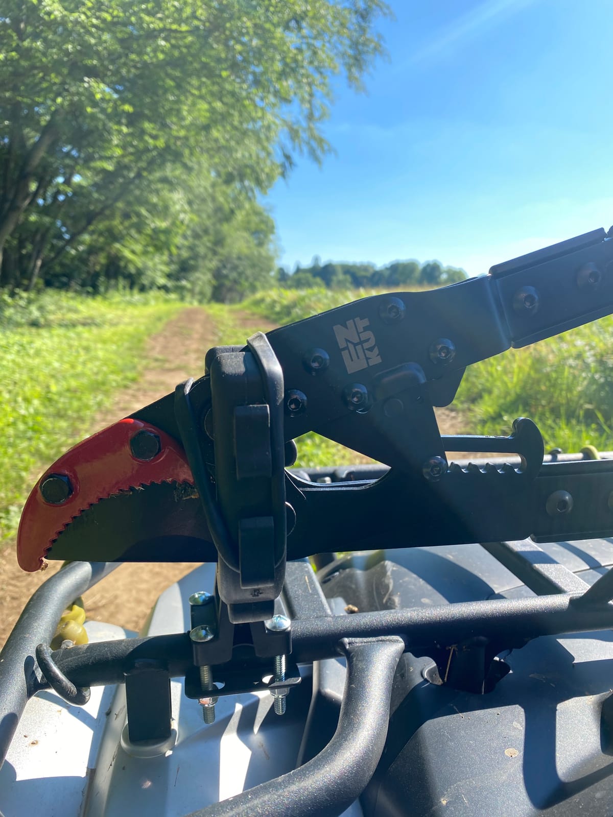 EZ Kut G2 Tree Trimmer Ratcheting Branch Cutter. Heavy Duty Branch Cutter. 42 inch Extendable Anvil Hand Loppers. Tree Pruner Trusted Since 1988. Chops Thick Branches with Ease. customer photo 1